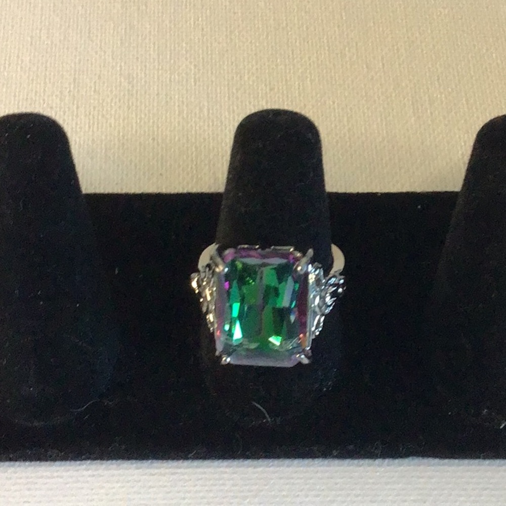 Beautiful Topaz Ring - Picture 7 of 10